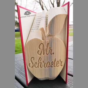 Patrón de plegado de libro personalizado- Apple- Nombre del profesor