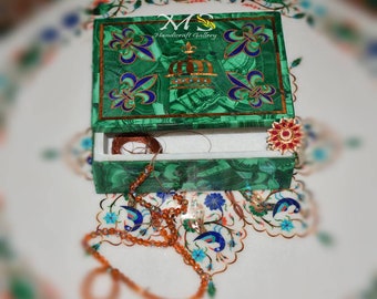Marble Malachite Stone Jewellery box With Fluer di les Inlay and Crown of king Symbol For European Nation King, Pietra Dura Art home decor