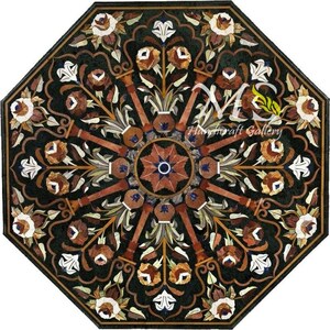 Mesa de centro octogonal de mármol negro con incrustaciones de mosaico floral y Pietra Dura Art