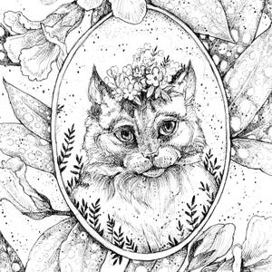 Puede incluir: Un dibujo en blanco y negro de un gato con una corona de flores, enmarcado en un c&iacute;rculo. El gato est&aacute; rodeado de hojas y flores.