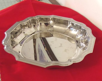 Gran fuente de acero inoxidable vintage Jean Couzon Mazarin para servir verduras y platos principales, de 11 3/4" (29,8 cm) de diámetro y forma redonda festoneada ornamentada.