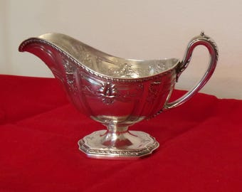 A Reed & Barton Sterling Silver Footed Gravy Sauce Boat Heritage Pattern 940C  circa 1925