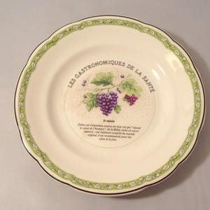 Les Gastronomiques De La Sante Gien France - Salad Dessert Plate Grape Motif Green Border 7 3/4&quot;