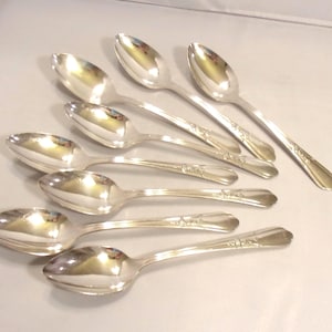 Vintage Set Eight 8 Silverplate Dinner Soup Spoons - Simeon L & George H Rogers Oneida Ltd.  WW5