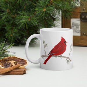 Männlicher roter Kardinal auf Kiefernzweig, weiße glänzende Tasse (beidseitig bedruckt) bis 12/10 für den Urlaub bestellen