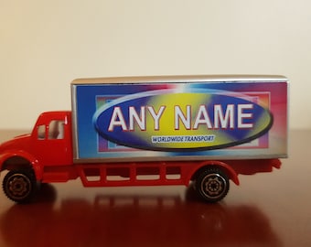 Camion/camion jouet avec prénom personnalisé - N'importe quel nom. Jouet pour enfants. Cadeau d'anniversaire / Cadeau. Cadeau de Noël. Cadeau de Noël. Fête des pères