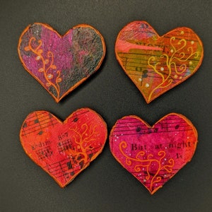 Spille a forma di cuore, San Valentino, attacco magnetico, collage con inchiostro, di Bonnie Hossack, fatte a mano, individuali, non ce ne sono due uguali! Spedizione gratuita!