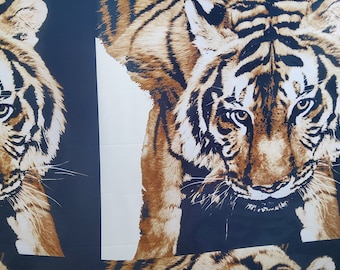 Italiensk viskospolyester med tigertryck/24 momme, säljs i paneler 75*145cm