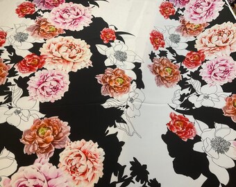 Seta Poly italiana con peonie rosa, corallo, rosso bianco. Meraviglioso per l'abito estivo, tunica, kaftano, kimono