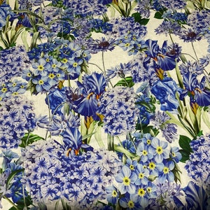 Underbart italienskt Alta Moda linnetyg med fantastiskt blommönster i blått, asters, gartensior, klockblommor och irisar bild 6