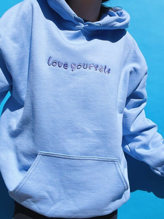 Hoodie / Embroidered Pullover 