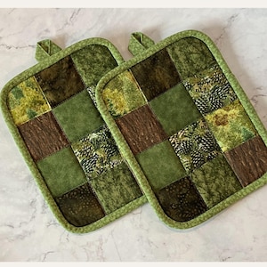 Kitchen Pot Holders or hot pads - Handmade Quilted Pot Holder - Cabin Kitchen Decor - Hostess Gift - Patchwork Green and Brown Pot holder