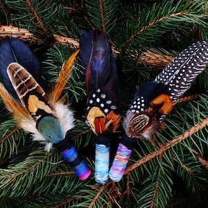 Handgemaakte sjamanistische verenvlekwaaier: ganzen-, fazant-, parelhoen- en haanveren met bamboe | Aangepaste opties, ceremonieel cadeau