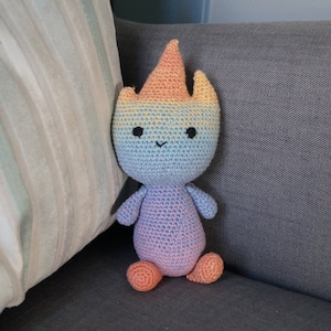 Dara die Flamme, buntes Kuscheltier, gehäkeltes Spielzeug, handgemachte Puppe aus Baumwolle, amigurumi, Geschenk Kind