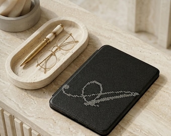 Inicial en punto de cruz / Funda magnética para Kindle con correa de mano Signature Paperwhite / Funda protectora para lector electrónico con monograma personalizado Regalo para amantes de los libros