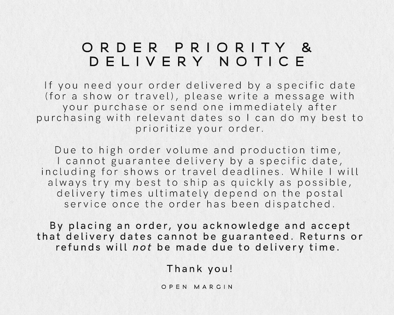 Puede incluir: Una tarjeta informativa blanca con texto negro titulada ORDER PRIORITY & DELIVERY NOTICE. Explica que no se pueden garantizar fechas de entrega espec&iacute;ficas debido al volumen de pedidos y los tiempos de env&iacute;o postal. Termina con Thank you!