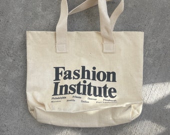 Vintage 1970s carry on tote Fashion institute canvas everyday bag