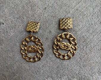 Vintage 1980s gold tone huge door knocker chain drop circle earrings HOTTTTT