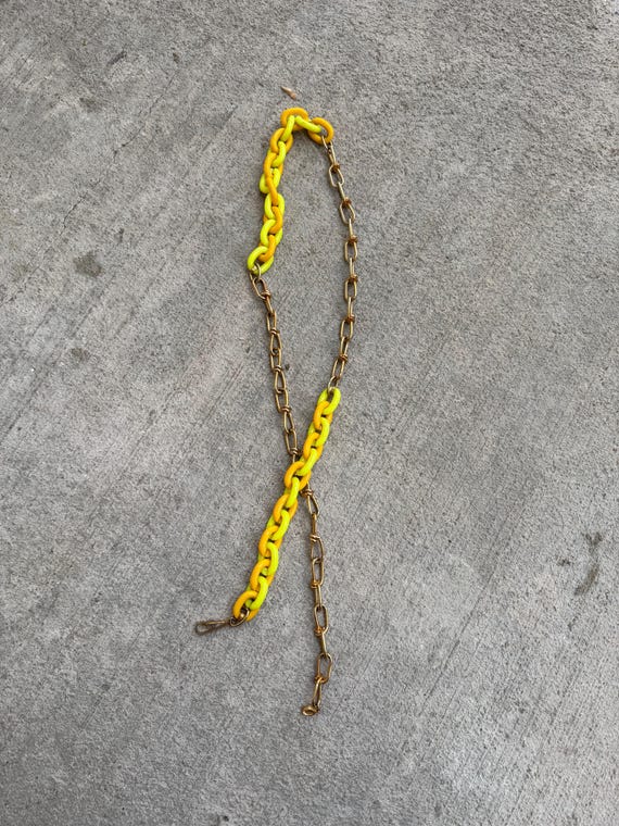 Vintage 1960s Plastic Chain Belt Orange Yellow and Gold Tone  display picture 2