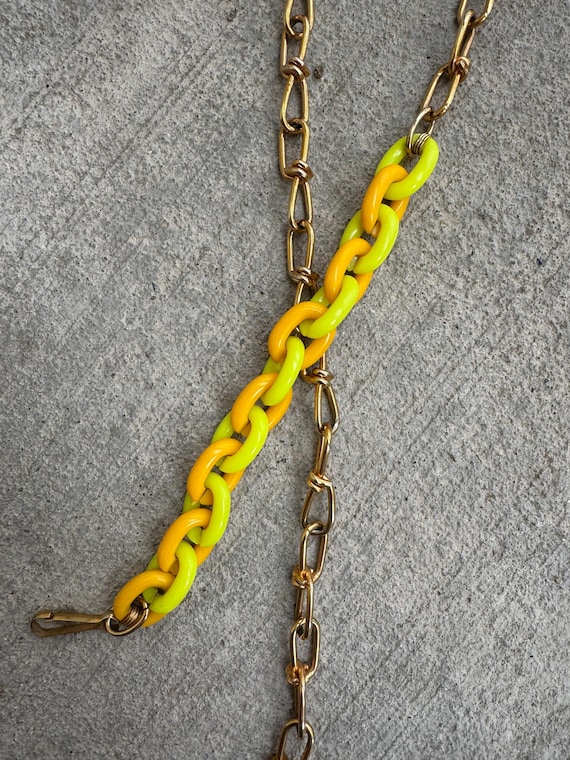 Vintage 1960s Plastic Chain Belt Orange Yellow and Gold Tone  display picture 3