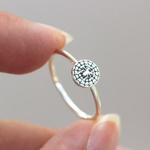 Sierlijke sterlingzilveren spinring: minimalistische sieraden