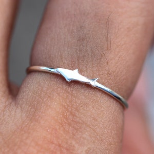 solid 925 silver mini fish ring,Shark ring,ocean ring,Swimming Ring,Beach Jewelry,Minimalist jewelry,animal lover gift