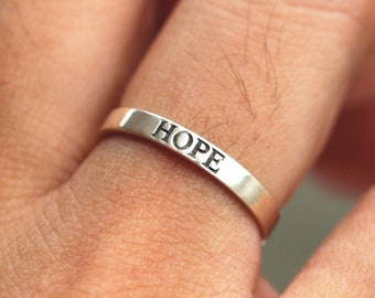 benutzerdefinierte Familie Initial Ring, personalisierte erste Ring, Midi-Familiennamen-Ring, Baby-Namensring, er Name Ring, Stapelring