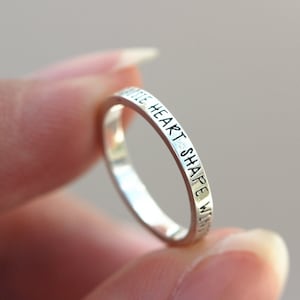 familia personalizada Anillo inicial, anillo inicial personalizado, anillo de nombre de la familia midi, anillo de nombre de bebé, anillo de nombre, anillo de apilamiento