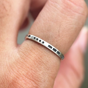Benutzerdefinierte Morse-Code RING, personalisierte geheime Nachricht Ring, Sterling Silber Anfangsring, geheimer Liebesring, Namensring, stapelbarer Ring, Geschenkidee