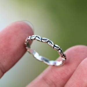 Sterling Silver Leaf Ring: Thin Band Minimalist Jewelry
