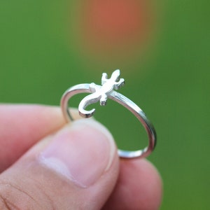 Sterling Silver Lizard Ring: Dainty Gecko Jewelry
