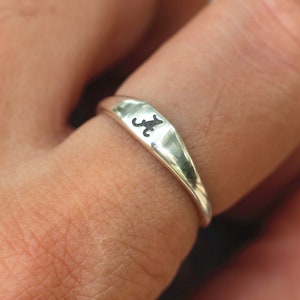 Anel inicial empilhável, anel delicado com letras, joias com monograma, anel inicial personalizado, joias delicadas com nome personalizado, anel mínimo, anel de prata 925