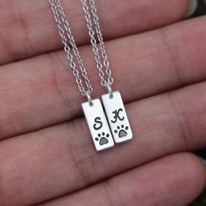 Colar inicial personalizado em PRATA 925, colar com letras personalizadas, colar de pata, colar de melhores amigos, conjunto de colar de amizade, presentes de formatura