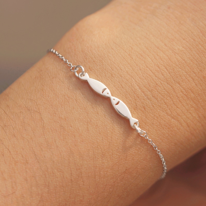 Metallic Fish Design Bracelet