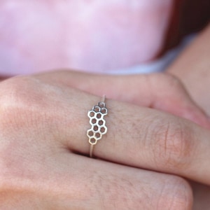 Sterling Silber Sechseck Ring, zierliche Silber Waben ring, Midi-Ring, Ring Silber, Stapelring, zarte minimalistische ring