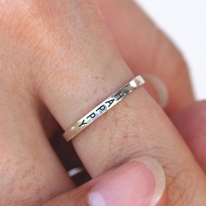 925 Silver Anpassad Namnring: Elegant Personlig Stapelring