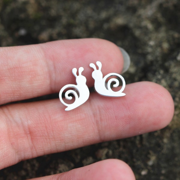 925 Sterling silver snail stud earrings,animal lover jewelry,silver Post Earrings,daughter gift,