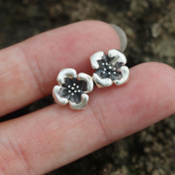 Daisy Flower Post Stud Earrings Honeysuckle Pink Sterling Silver Daisy Flower Post Stud Earrings Honeysuckle Pink Sterling Silver