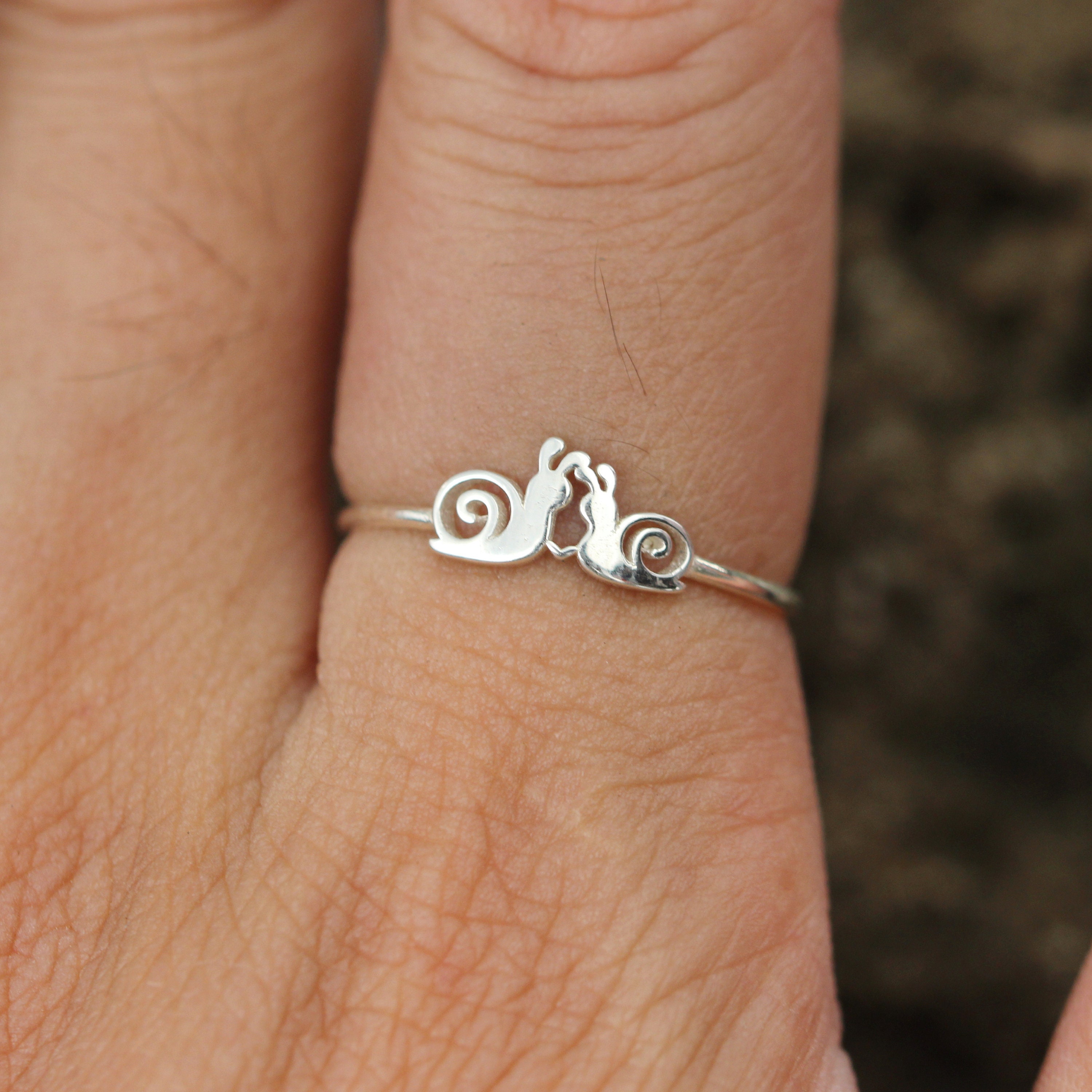 カスタムスターリングシルバーカタツムリリング：パーソナライズされた