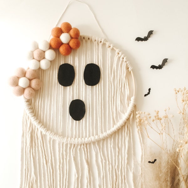 Halloween Daisy ghost/ Cute Halloween wall hanging/ Pink Halloween ghost/ Spooky cute wall decor