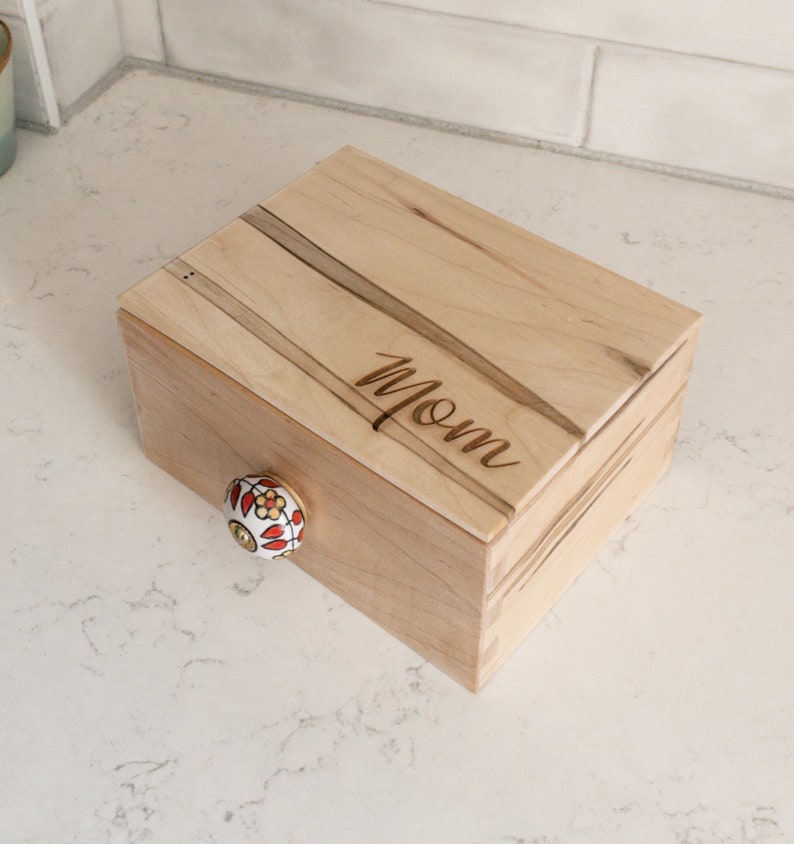 Engraved Script Personalized Wooden Keepsake Box, finished with decorative ceramic knob, mini size box. Mother's Day Gift image 3