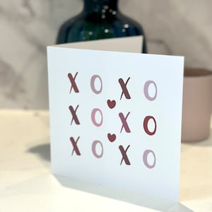 XOXO Karte | Valentinstag Karte | Jubiläumsgeschenke | Liebe Karte | Luxus Karte + Umschlag | Hergestellt in Großbritannien