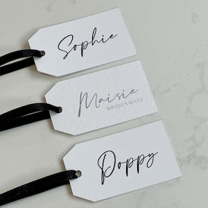 Personalisierte Kalligraphie Tags | Brautjungfer + Groomsman Namensschilder | Gedruckte Hochzeit Tags | Geschenkanhänger