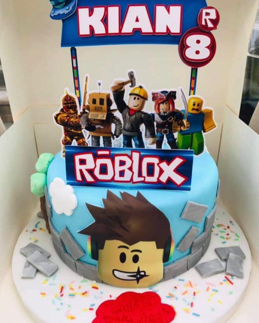 Roblox inspired edible handmade logo plaque / badge birthday cake