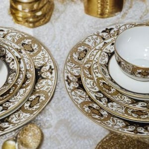 Rare Noritake 20056 BLACK CHRISTMAS BALL 5 Piece 2 Placesettings