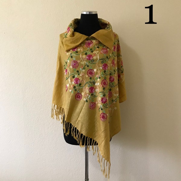 Lightweight Foral Mexican Poncho