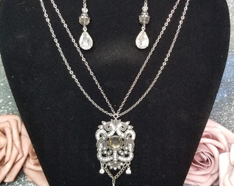 Victorian Style Jewelry Set: Bling Necklace and Earrings