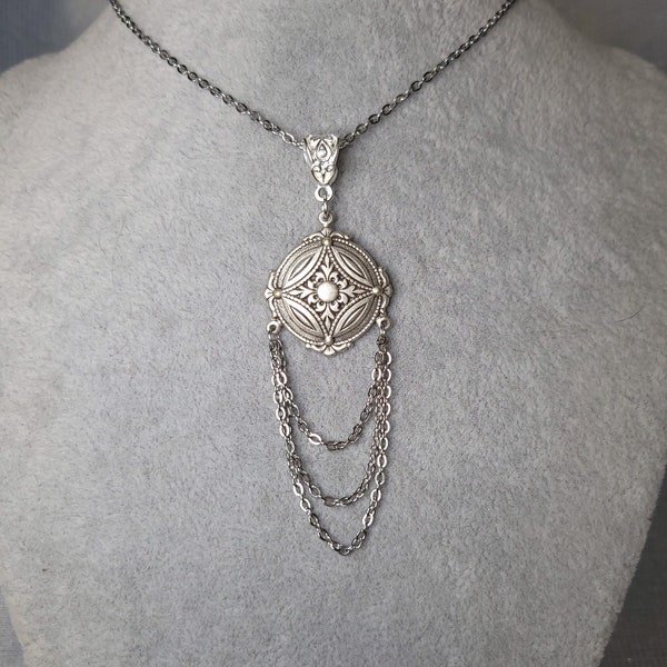 Collier Shieldmaiden, pendentif en laiton plaqué argent, chaîne en acier inoxydable