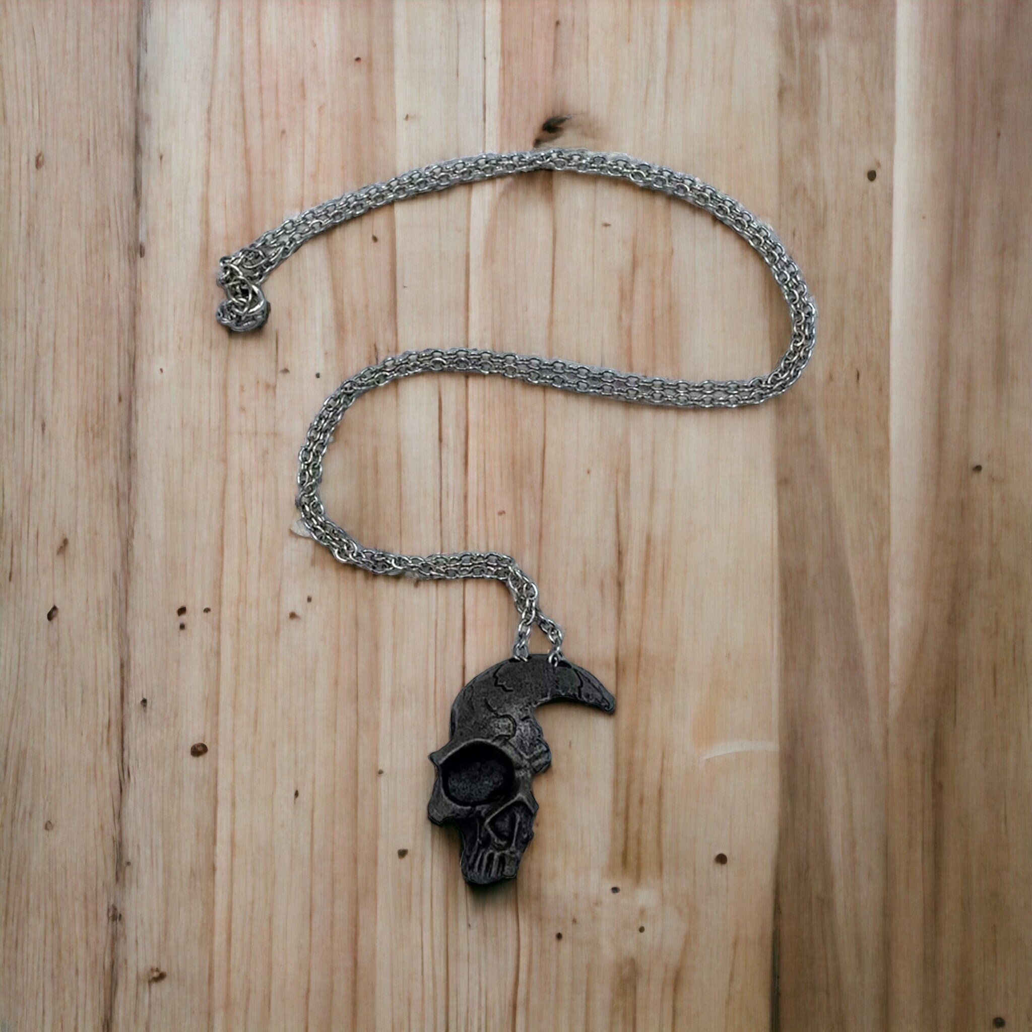 Broken skull necklace deals