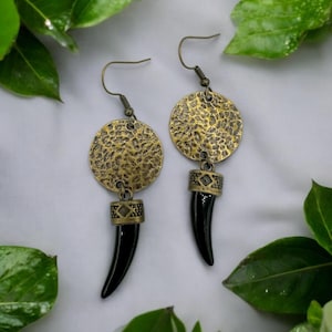 Viking Earrings, Viking Jewelry, Shieldmaiden Earrings, Shieldmaiden Jewelry, Valkyrie Earrings, Horn, Hammered Bronze, Hammered jewelry